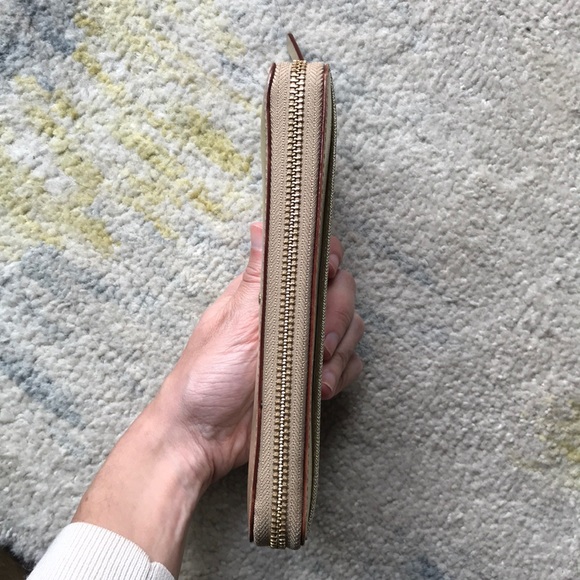 Never used!!! KATE SPADE Gold Leather Large Wallet - Picture 7 of 8